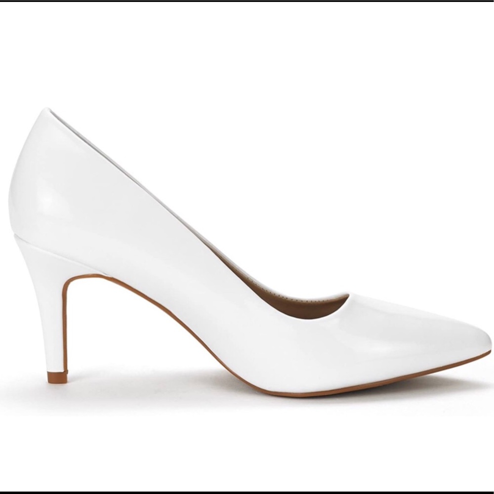 White pumps - Picture 3 of 6